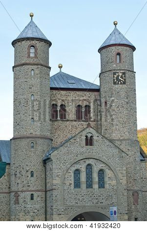 Kostel St. Chrysanthus a Dariain špatné Donát