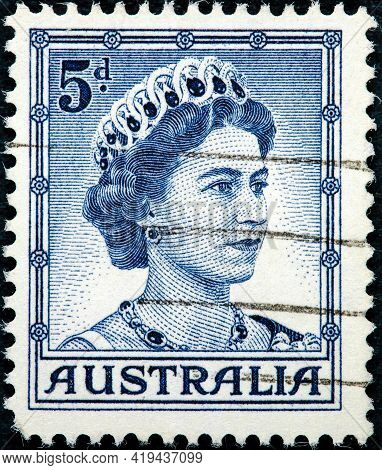 Australia - Circa 1959: A Used Postage Stamp From Australia Depicting A Portrait Of Queen Elizabeth 