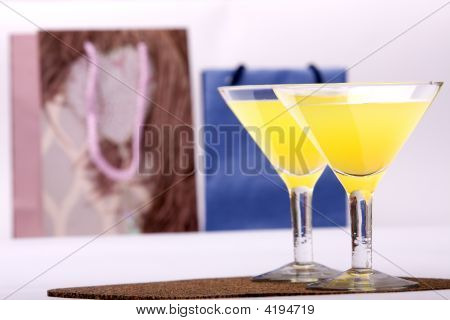 zwei Gläser & Abendgesellschaft