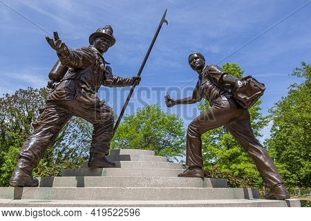 Annapolis, Md, Usa 05-02-2021: Maryland Fire Rescue Services Memorial Sculpture Depicting A Firefigh