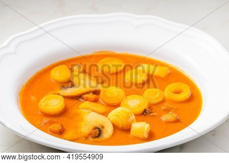 pork soup with mushroom and baco