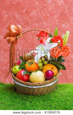 Cesta de frutas e flores