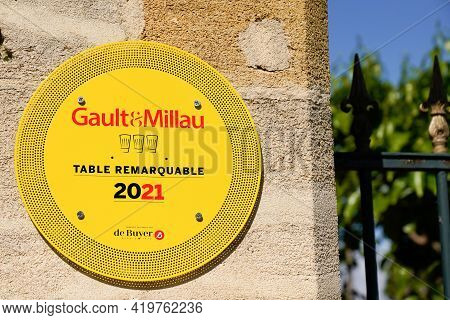 Bordeaux , Aquitaine France - 05 04 2021 : Gault Et Millau Logo Text And Sign Brand Label Of Influen