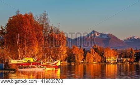 Anchorage, Alaska, Usa - 30 September 2016: Warm Colors Of Sunset At Spenard Lake In Anchorage. Smal