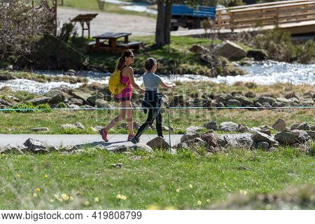 Vall De Incles, Andorra : 2021 May 07 : Two Women Trekking In The Vall De Incles In Andorra In Sprin