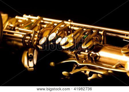 Tenor sax złoty saksofon makro z selektywnym koncentrować się na czarny