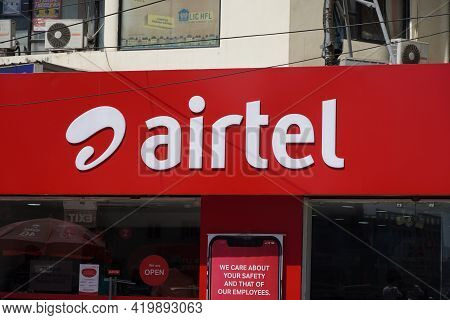Bharti Airtel Shop Front. Airtel Distributor Storefront. Udaipur India - May 2020 Egt