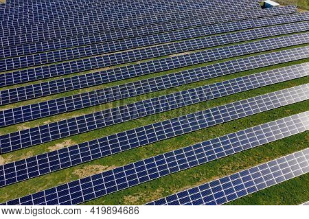 Solar Panel Produces Green, Environmentaly Friendly Energy.