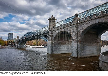 Moscow, Russia - April 22, 2021: Andreevsky Pedestrian Bridge Or Pushkin Bridge, Built In 1905-1907.