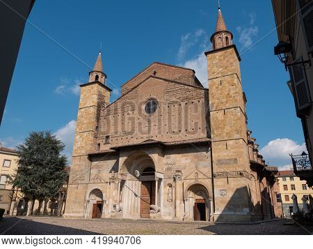 Cathedral Of San Donnino In Fidenza, Parma In Typical Romanesque Style - Italy.