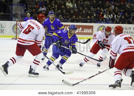 Hóquei no gelo jogo Ucrânia Vs Polónia