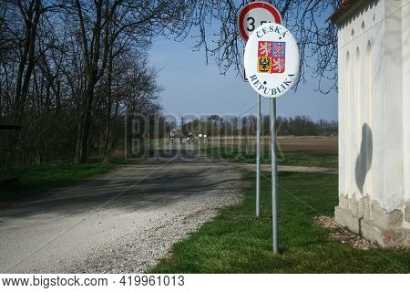 Roadsign Indicating The Entratnce In Czechia, With Its Coat Of Arms And Czech Republic Written In Cz