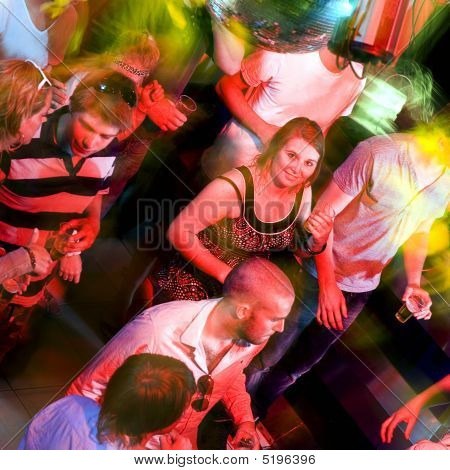 Sorriso do assoalho de dança