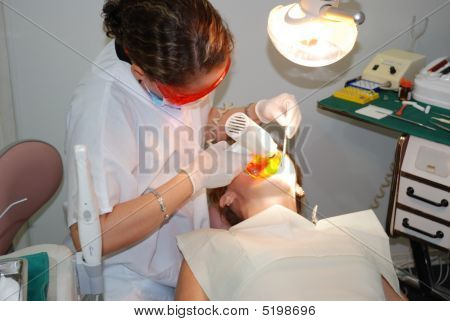 Leczenie w biurze dentysta