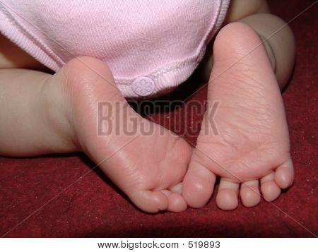 Pés de bebê fofo