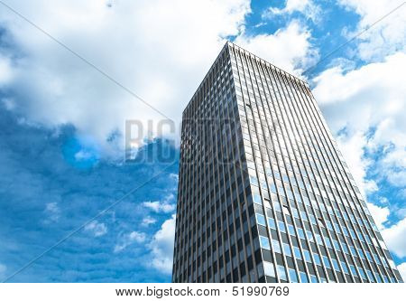 Single Dominating Skyscraper