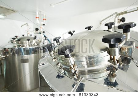 Pharmaceutical technology equipment tank facility for water preparation, cleaning and treatment