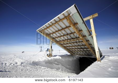 Abertura perto da Estação de pesquisa Antártica