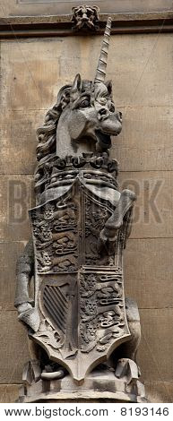 Detail fasády domů parlamentu. Londýn. Velká Británie.
