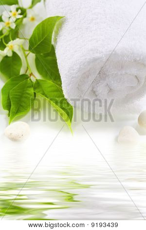 Spa ręcznikami z kwiatem