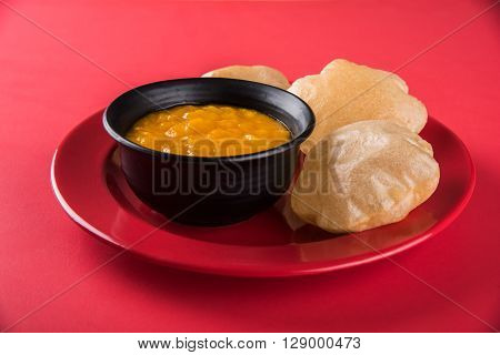 Aamras or Aam Ras Puri: Puri which is an indian fried small bread and alphonso mango pulp is a popular lunch especially during Padwa, the Marathi new year, maharashtrian lunch/dinner menu