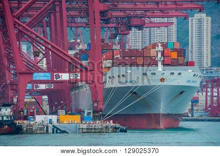 Hong Kong-may 7,2016:the Container Is Loaded / Unloaded At Kwai Tsing Container Terminals Is The Mai