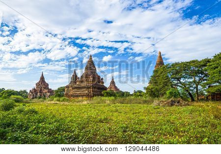 Myanmar, Bagan, the plain with thousand of 880-year old temple ruins.