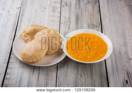 Aamras or Aam Ras Puri: Puri which is an indian fried small bread and alphonso mango pulp is a popular lunch especially during Padwa, the Marathi new year, maharashtrian lunch/dinner menu