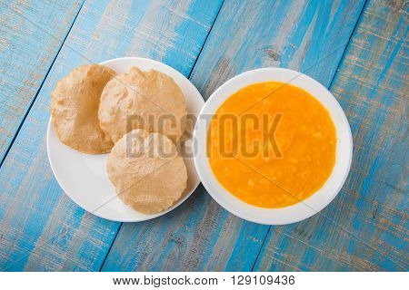 Aamras or Aam Ras Puri: Puri which is an indian fried small bread and alphonso mango pulp is a popular lunch especially during Padwa, the Marathi new year, maharashtrian lunch/dinner menu