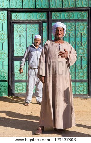 DARAW, EGYPT - FEBRUARY 6, 2016: Local men at Daraw market.