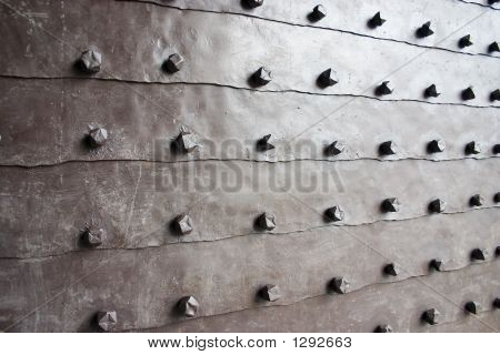 Dörr av metall