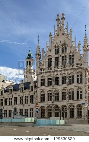 Tafelrond (round table) is a gothic building on the Grote Markt in Leuven which was built between 1480 and 1487 and demolished in 1818