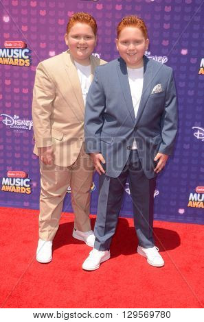 LOS ANGELES - APR 29:  Matthew Royer, Ben Royer at the 2016 Radio Disney Music Awards at the Microsoft Theater on April 29, 2016 in Los Angeles, CA