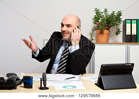 Consultant Discusses The Sales Figures With A Customer