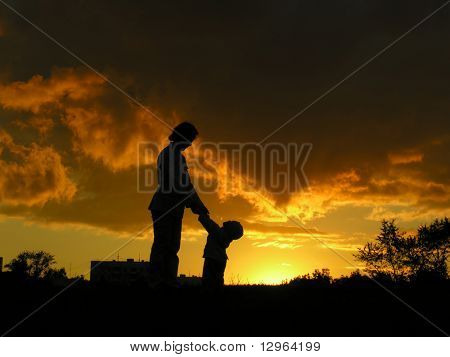 Mutter mit Baby Sonnenuntergang