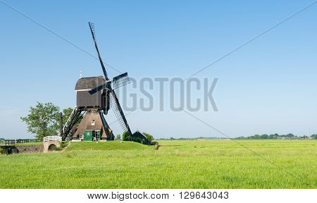 Drainage mill in the Dutch village of Streefkerk which was built before the year 1751; now no longer in use as such but still capable to grind.