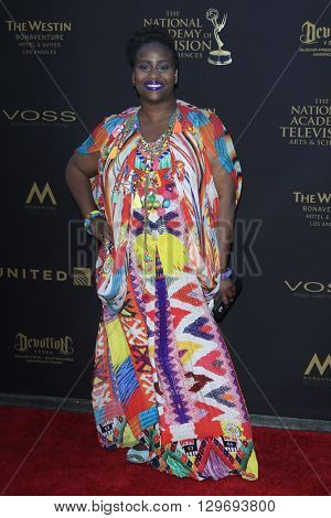 LOS ANGELES - APR 29: Jennifer Singleton at The 43rd Daytime Creative Arts Emmy Awards at the Westin Bonaventure Hotel on April 29, 2016 in Los Angeles, CA