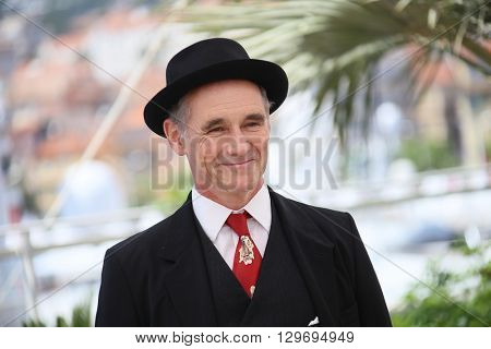 Mark Rylance attends 'The BFG (Le Bon Gros Geant - Le BGG)' photocall during the 69th annual Cannes Film Festival at the Palais des Festivals on May 14, 2016 in Cannes, France.