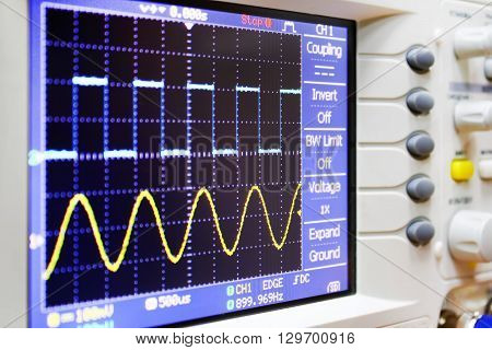 wave on oscilloscope  probe arm sinus  signal
