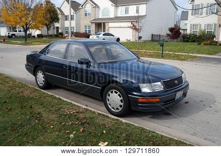 JOLIET, ILLINOIS / UNITED STATES - NOVEMBER 5, 2015: A Lexus LS-400 luxury sedan is parked in a residential area of Joliet, Illinois.