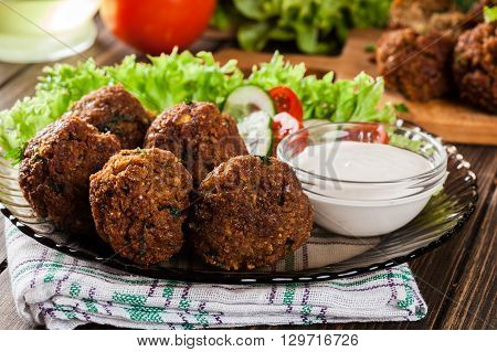 Chickpea Falafel Balls With Vegetables