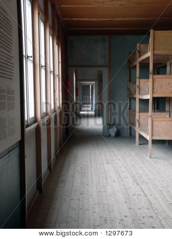 Slaapzaal binnen het concentratiekamp Dachau