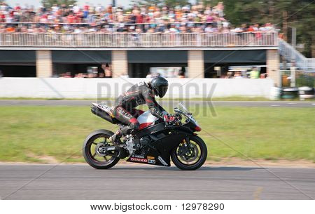 Moskva - 22 juni: Cykel i bevægelse på anden fase af Championship Rusland 22 juni 2008 i 