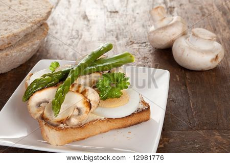 Spargel-Toast