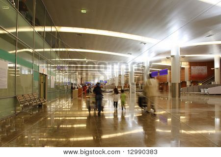 Moskau - 19. APRIL: Großen modernen Saal des neuen Terminal des Flughafen Sheremetyevo am 19. April 2010 in Mosc