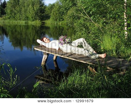 dívka na Mostě