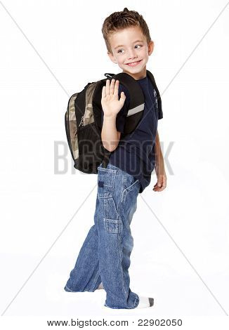 Jeune garçon avec sac à dos