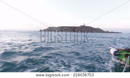 The Ile aux Oiseaux is a small island of the Gulf of Morbihan belonging to the state. She is managed