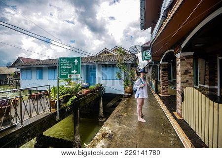 Canoeing At Koh Hong Islandphang-nga, Thailand Thailand 21 May 2017 : Koh Panyee Settlement Built On