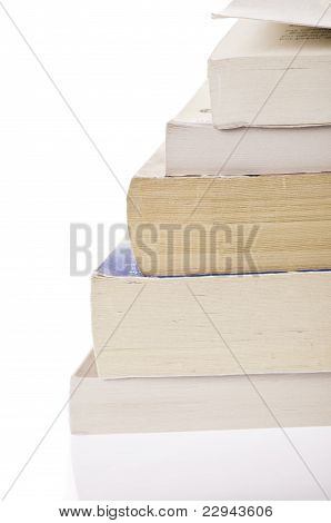 Stos starych książek